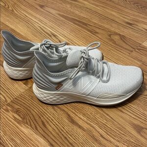 New Balance Women's Fresh Foam Roav Running Shoe in Light Gray